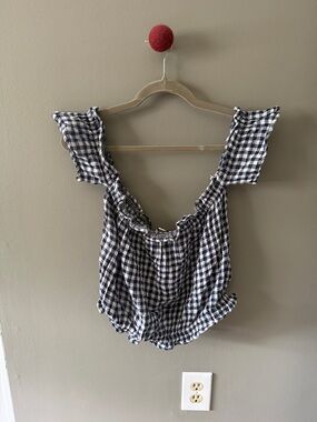 Adorable AE- Medium Gingham Ruffled off- shoulder crop tee in Navy and White! ✨